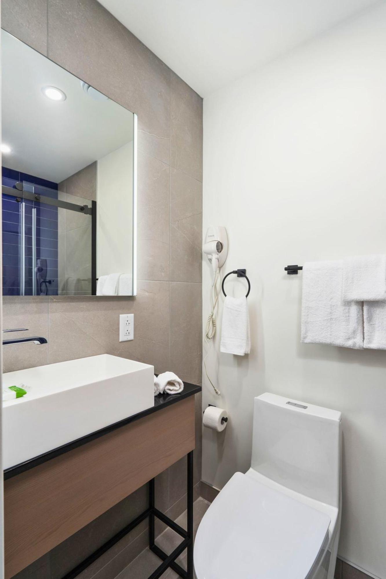 Clouds Lofts - Quartier Latin Aparthotel มอนทรีอัล ภายนอก รูปภาพ